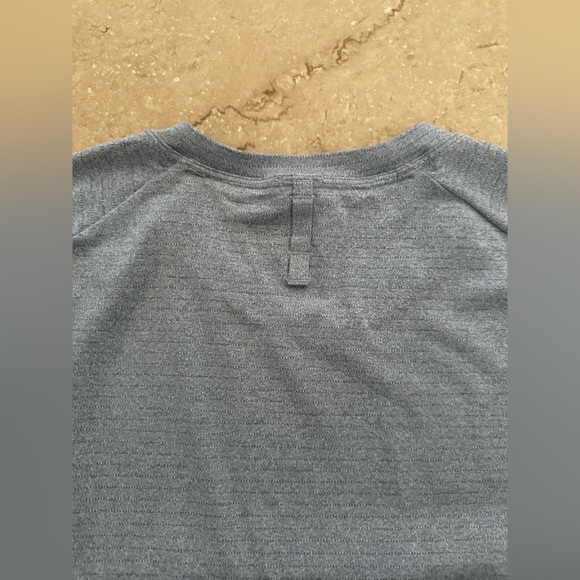 Lululemon Athletica Men’s Light Blue Sport Shirt Size M - Picture 8 of 9